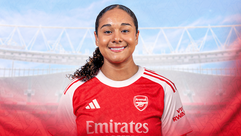 Olivia Smith has signed for Arsenal for a world-record fee